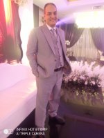 Une photo d’un participant qui veut faire connaissance et se marier